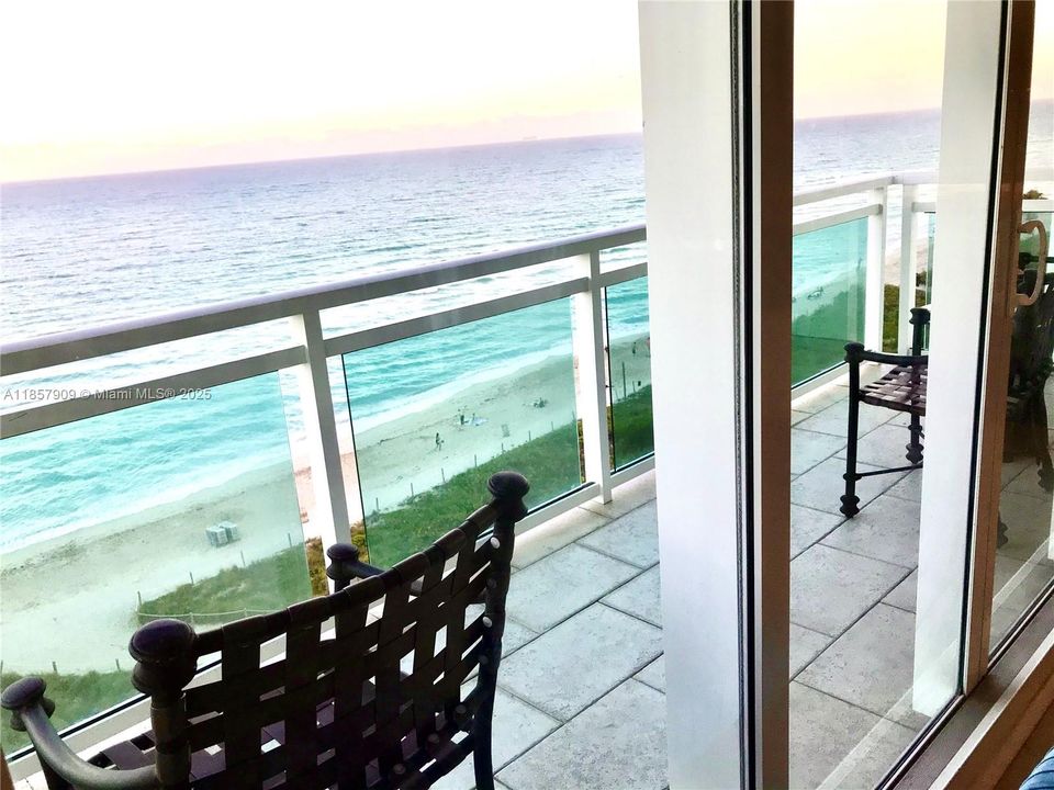 合同活跃: $6,000 (2 贝兹, 2 浴室, 1185 平方英尺)