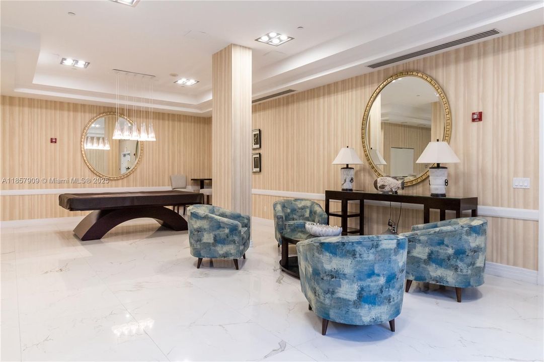 合同活跃: $6,000 (2 贝兹, 2 浴室, 1185 平方英尺)