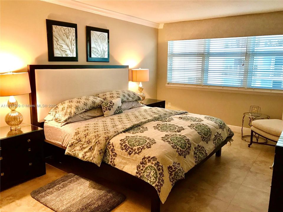 合同活跃: $6,000 (2 贝兹, 2 浴室, 1185 平方英尺)