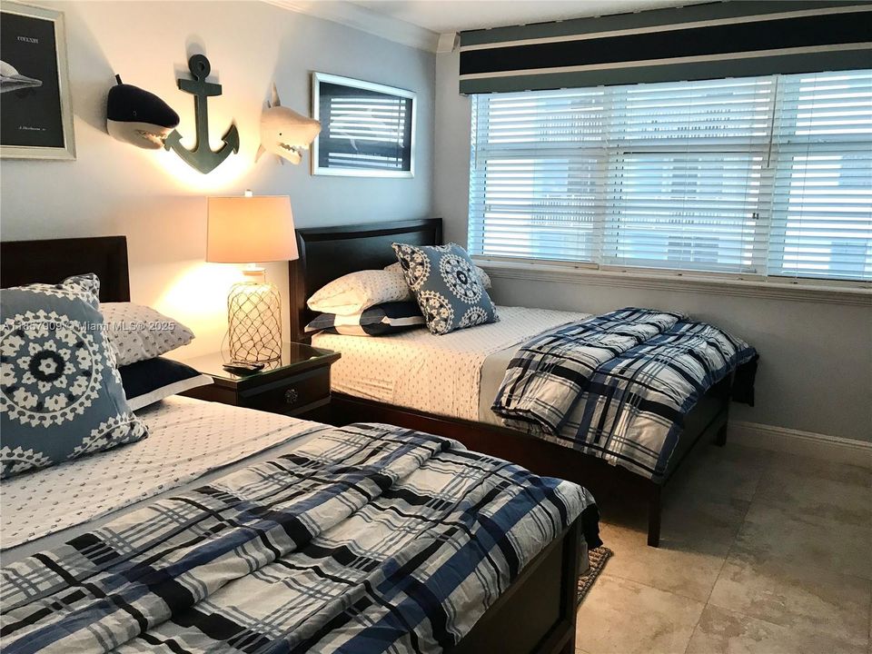 合同活跃: $6,000 (2 贝兹, 2 浴室, 1185 平方英尺)