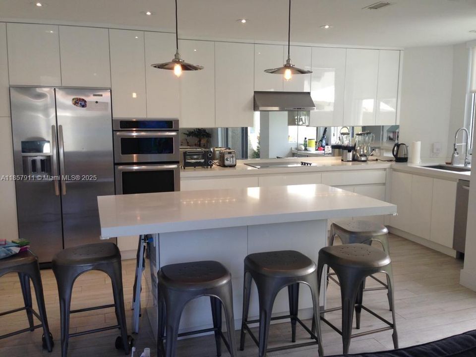 For Rent: $28,000 (5 beds, 5 baths, 3050 Square Feet)