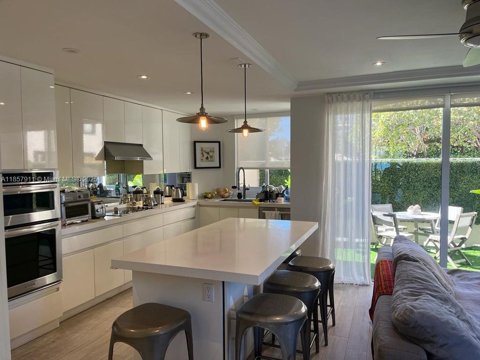 For Rent: $28,000 (5 beds, 5 baths, 3050 Square Feet)