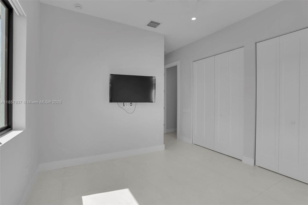 Active With Contract: $1,685,000 (5 beds, 4 baths, 2909 Square Feet)