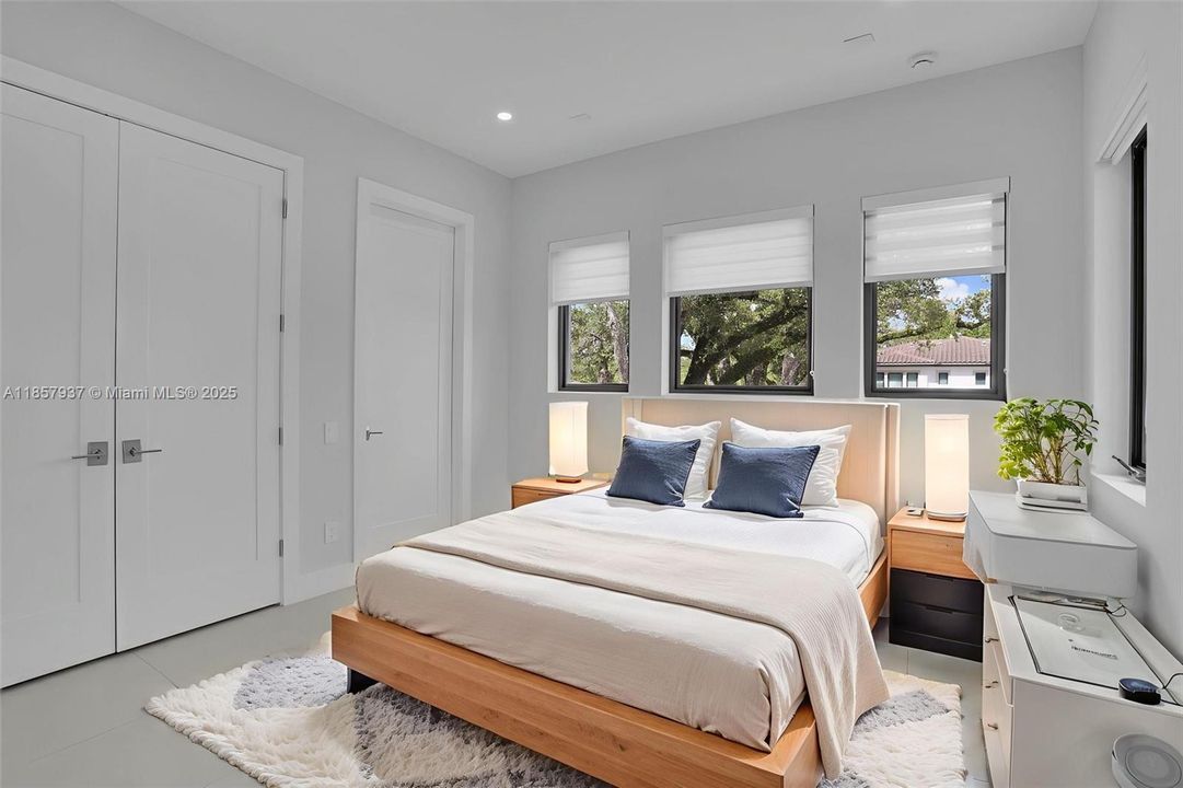 Active With Contract: $1,685,000 (5 beds, 4 baths, 2909 Square Feet)