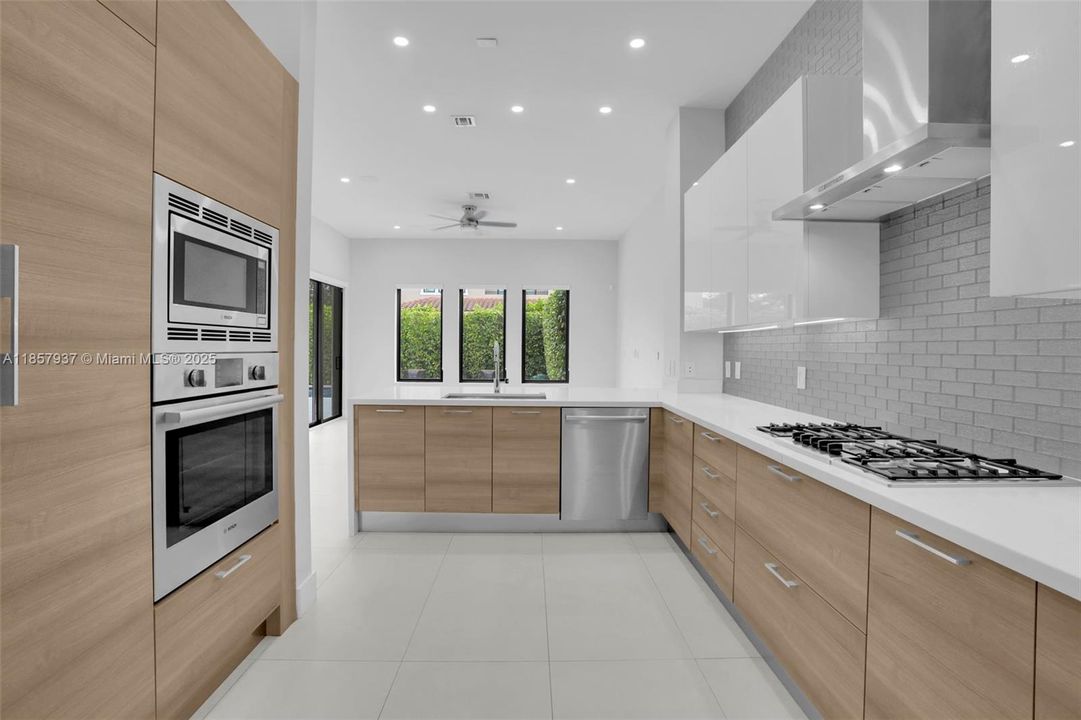 Active With Contract: $1,685,000 (5 beds, 4 baths, 2909 Square Feet)