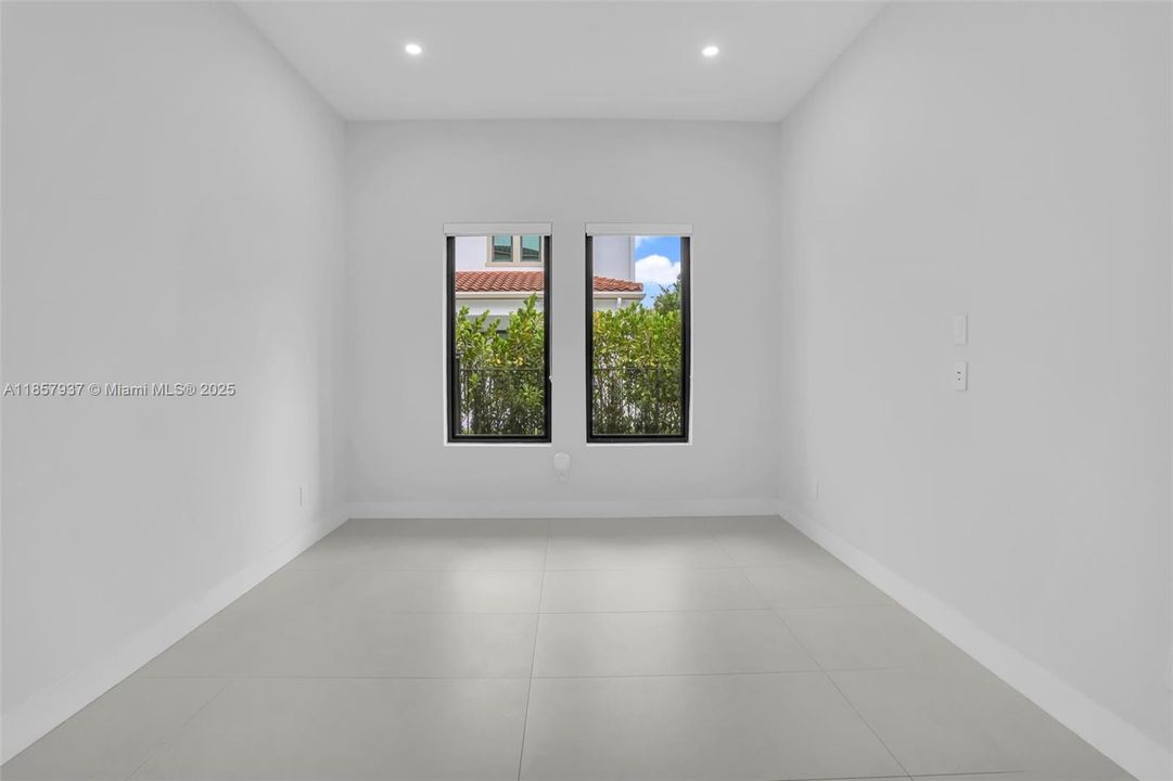 Active With Contract: $1,685,000 (5 beds, 4 baths, 2909 Square Feet)