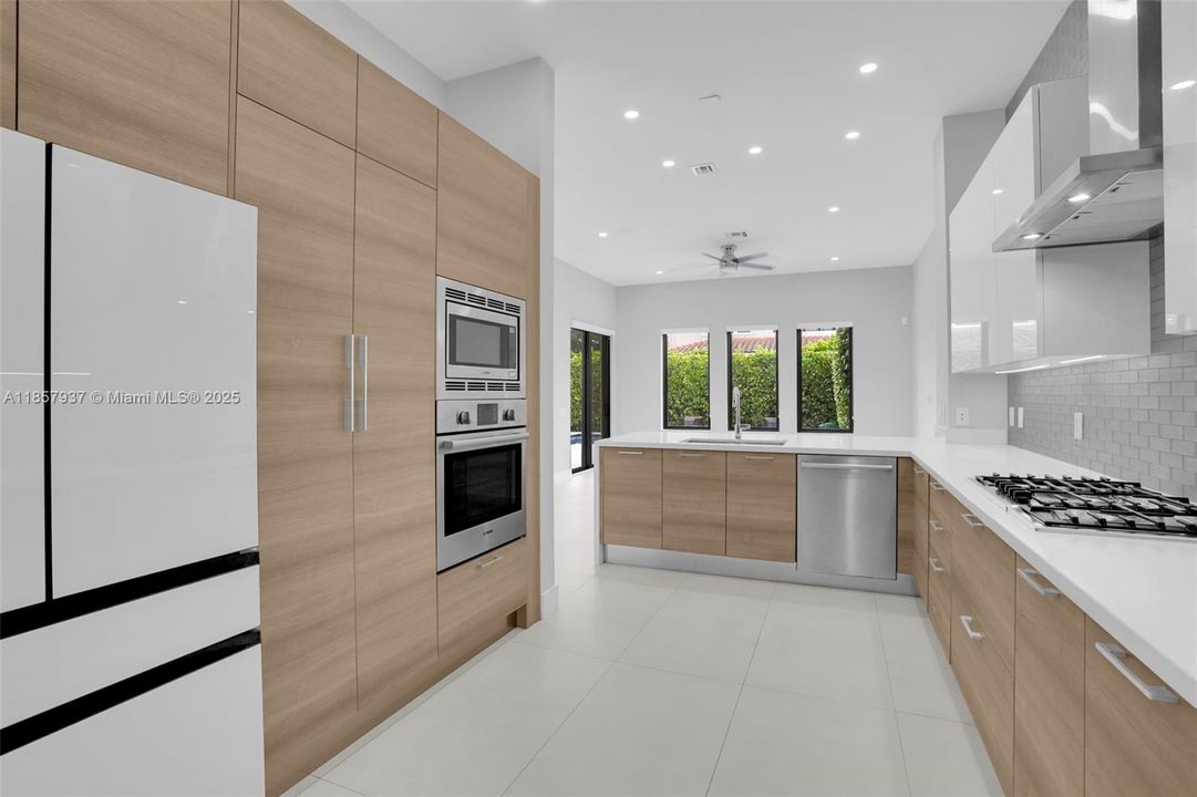 Active With Contract: $1,685,000 (5 beds, 4 baths, 2909 Square Feet)