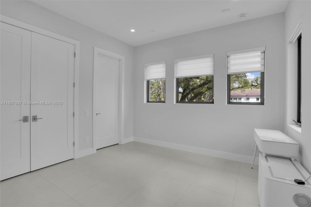 Active With Contract: $1,685,000 (5 beds, 4 baths, 2909 Square Feet)