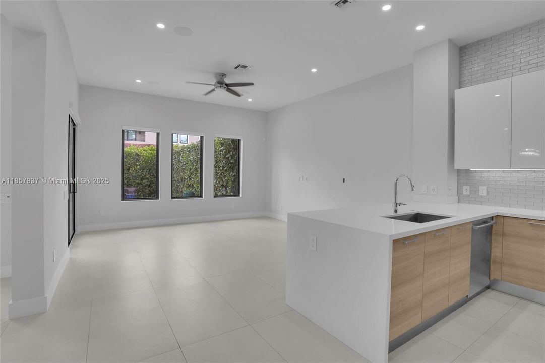 Active With Contract: $1,685,000 (5 beds, 4 baths, 2909 Square Feet)