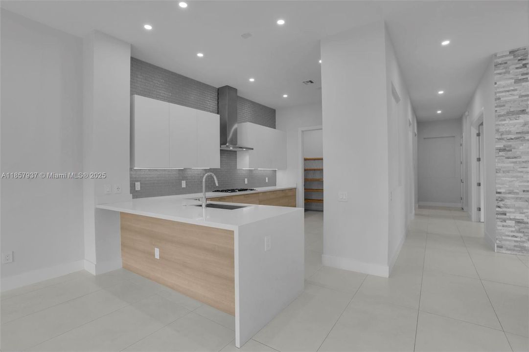 Active With Contract: $1,685,000 (5 beds, 4 baths, 2909 Square Feet)