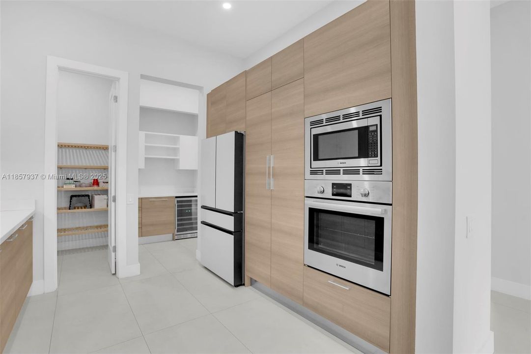 Active With Contract: $1,685,000 (5 beds, 4 baths, 2909 Square Feet)