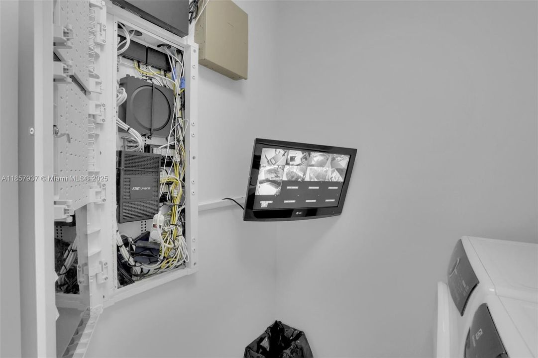 Active With Contract: $1,685,000 (5 beds, 4 baths, 2909 Square Feet)