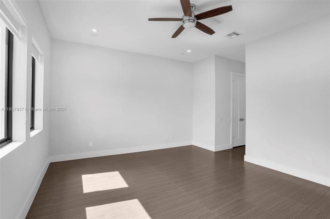 Active With Contract: $1,685,000 (5 beds, 4 baths, 2909 Square Feet)