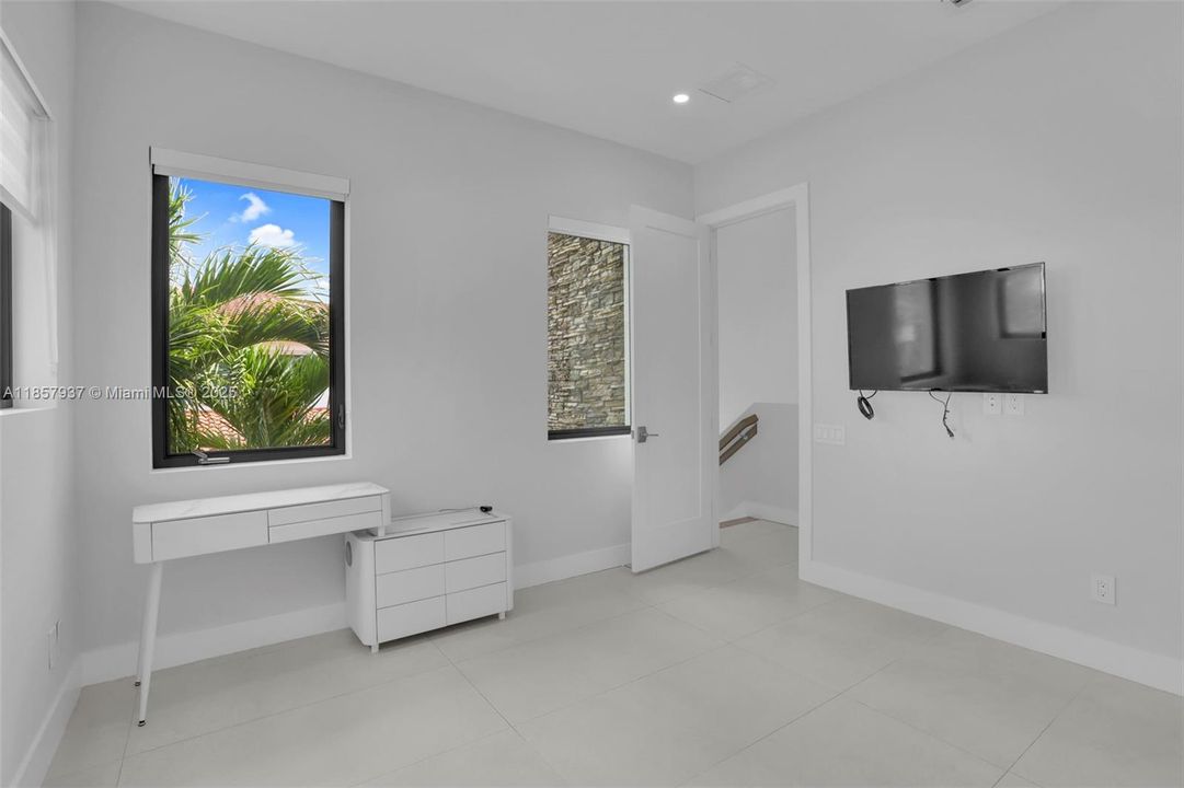 Active With Contract: $1,685,000 (5 beds, 4 baths, 2909 Square Feet)