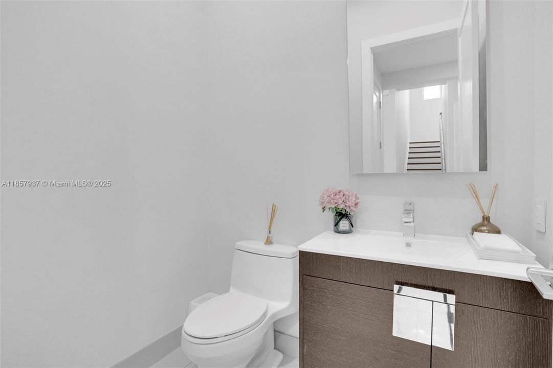 Active With Contract: $1,685,000 (5 beds, 4 baths, 2909 Square Feet)