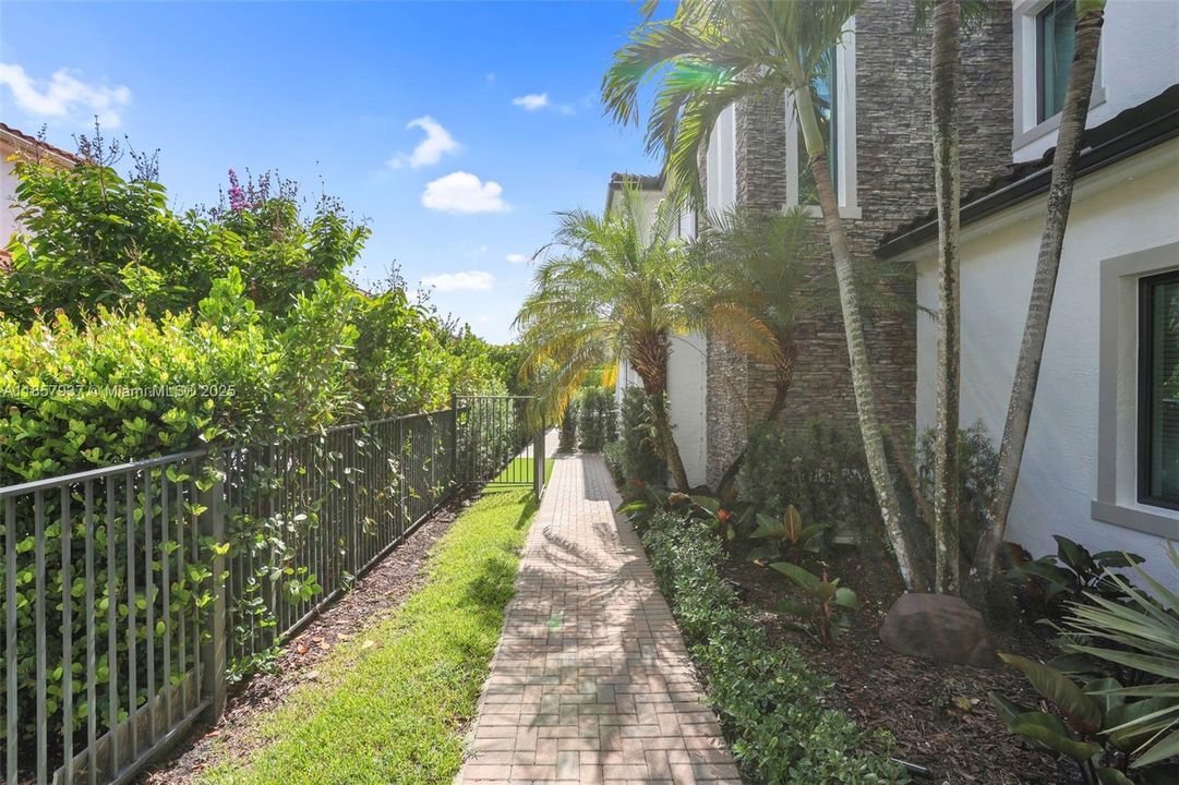 Active With Contract: $1,685,000 (5 beds, 4 baths, 2909 Square Feet)