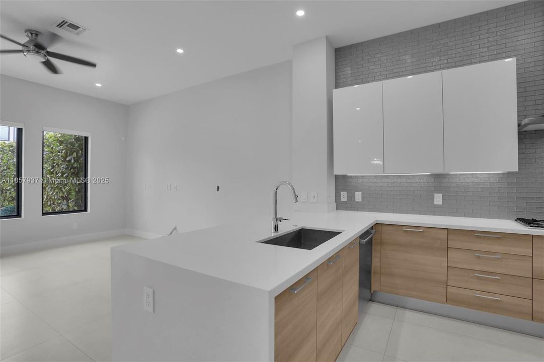 Active With Contract: $1,685,000 (5 beds, 4 baths, 2909 Square Feet)