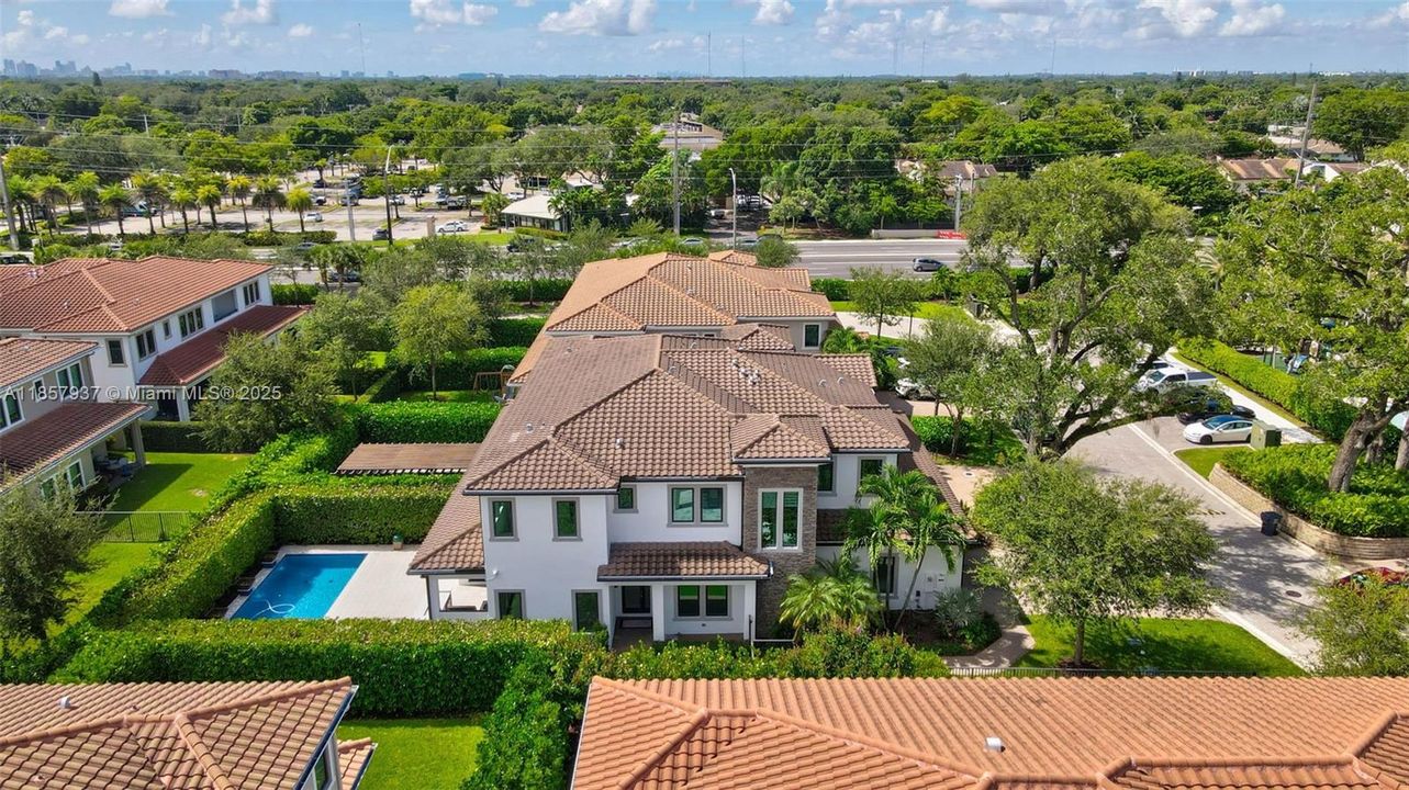 Active With Contract: $1,685,000 (5 beds, 4 baths, 2909 Square Feet)