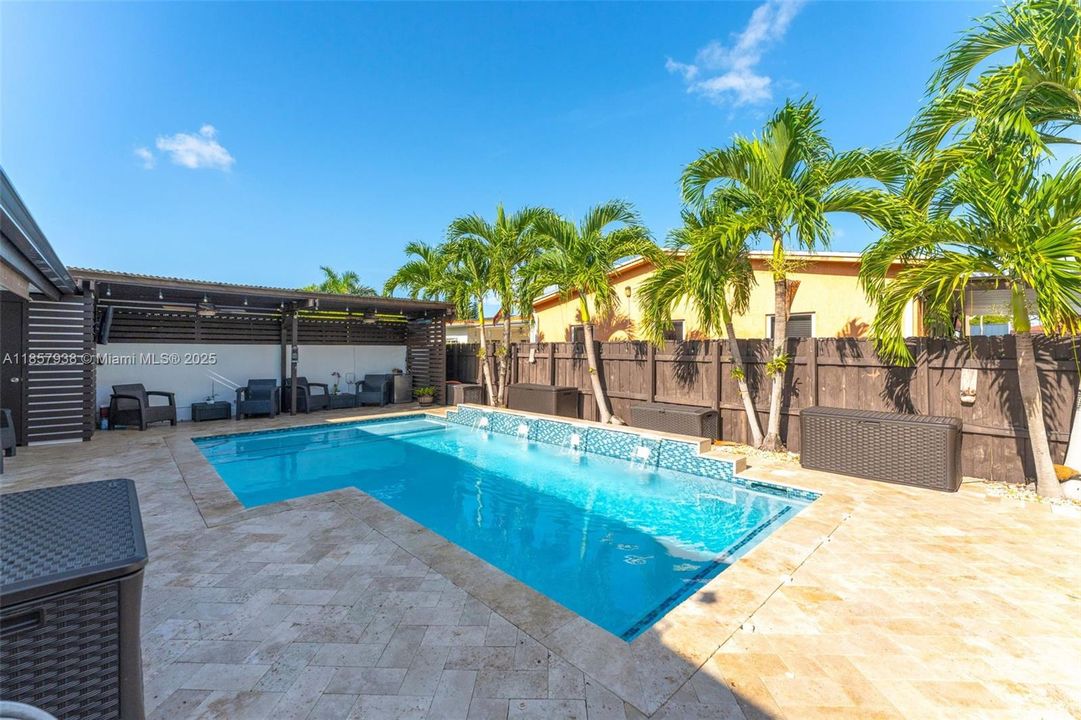 Recently Sold: $549,900 (2 beds, 2 baths, 1015 Square Feet)