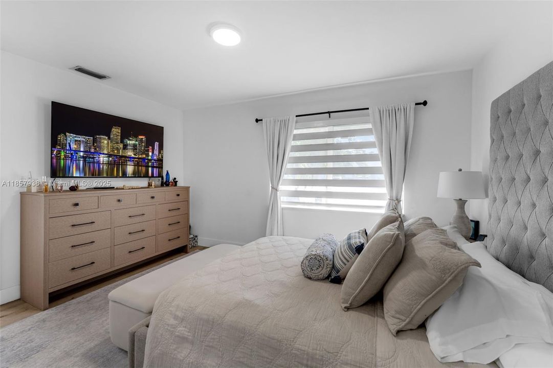 Recently Sold: $549,900 (2 beds, 2 baths, 1015 Square Feet)