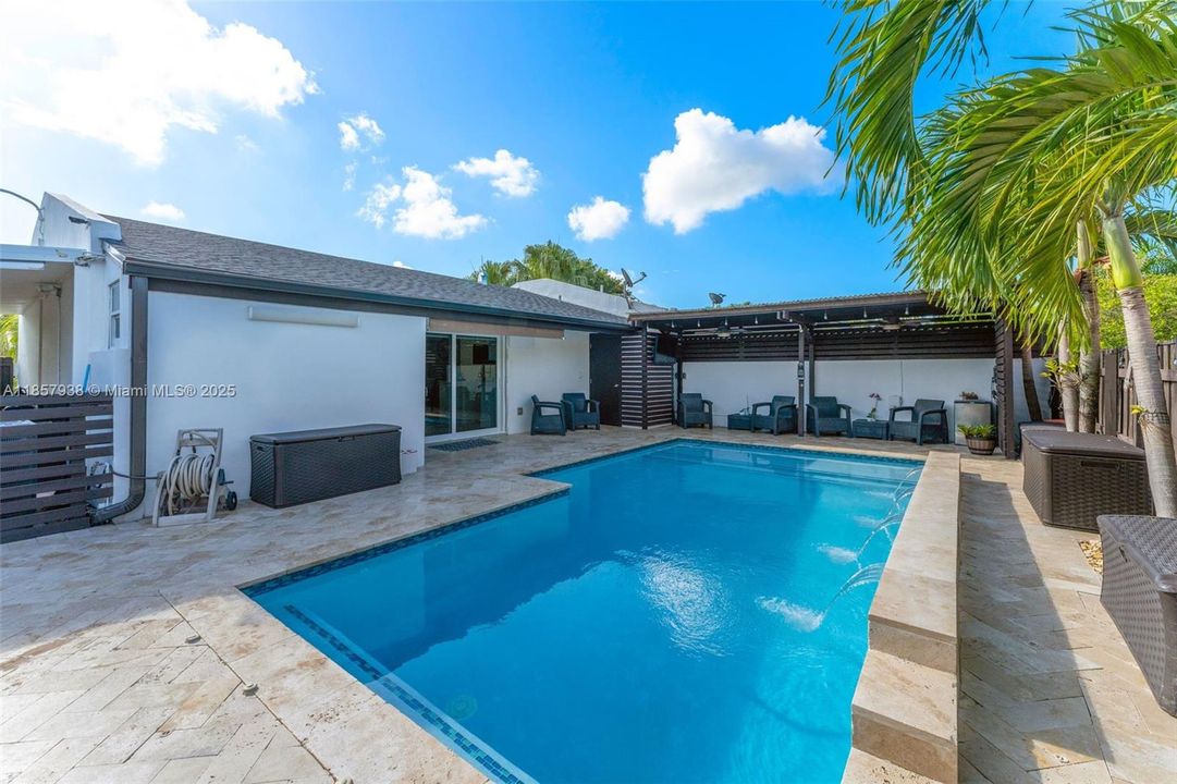 Recently Sold: $549,900 (2 beds, 2 baths, 1015 Square Feet)