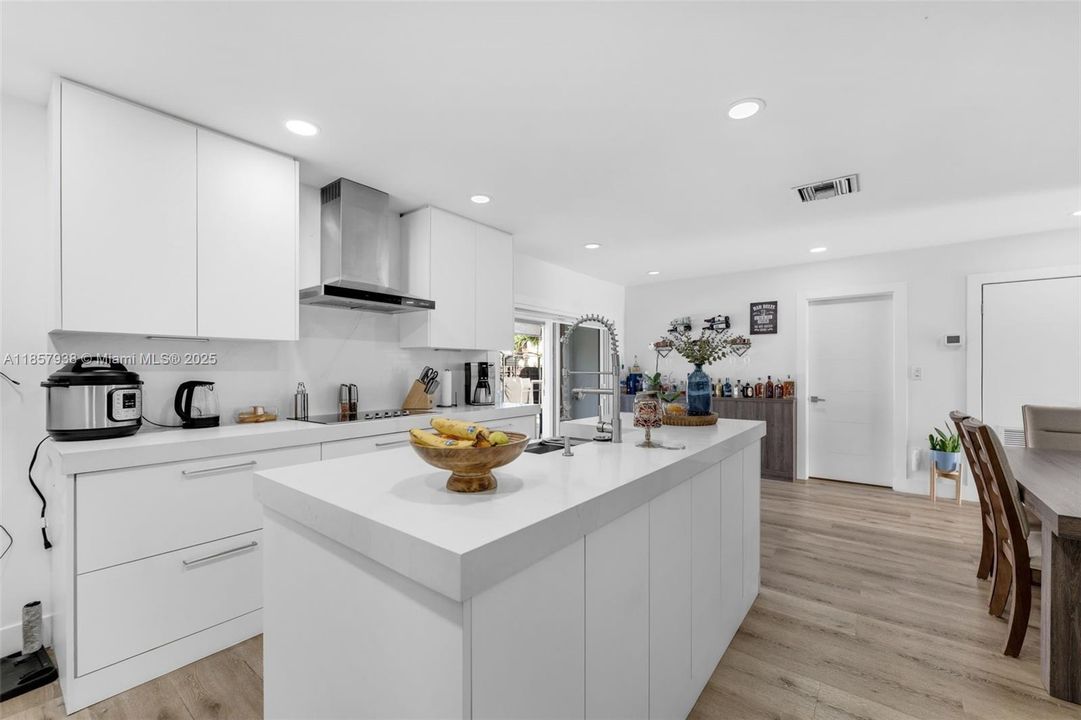 Recently Sold: $549,900 (2 beds, 2 baths, 1015 Square Feet)