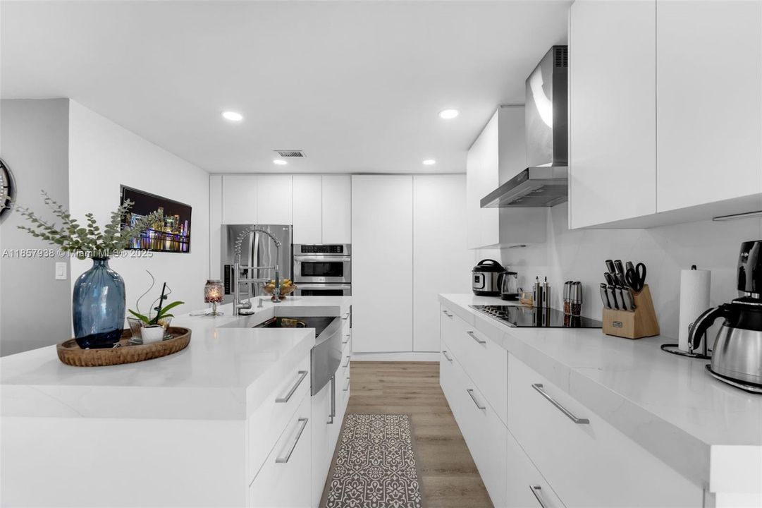 Recently Sold: $549,900 (2 beds, 2 baths, 1015 Square Feet)