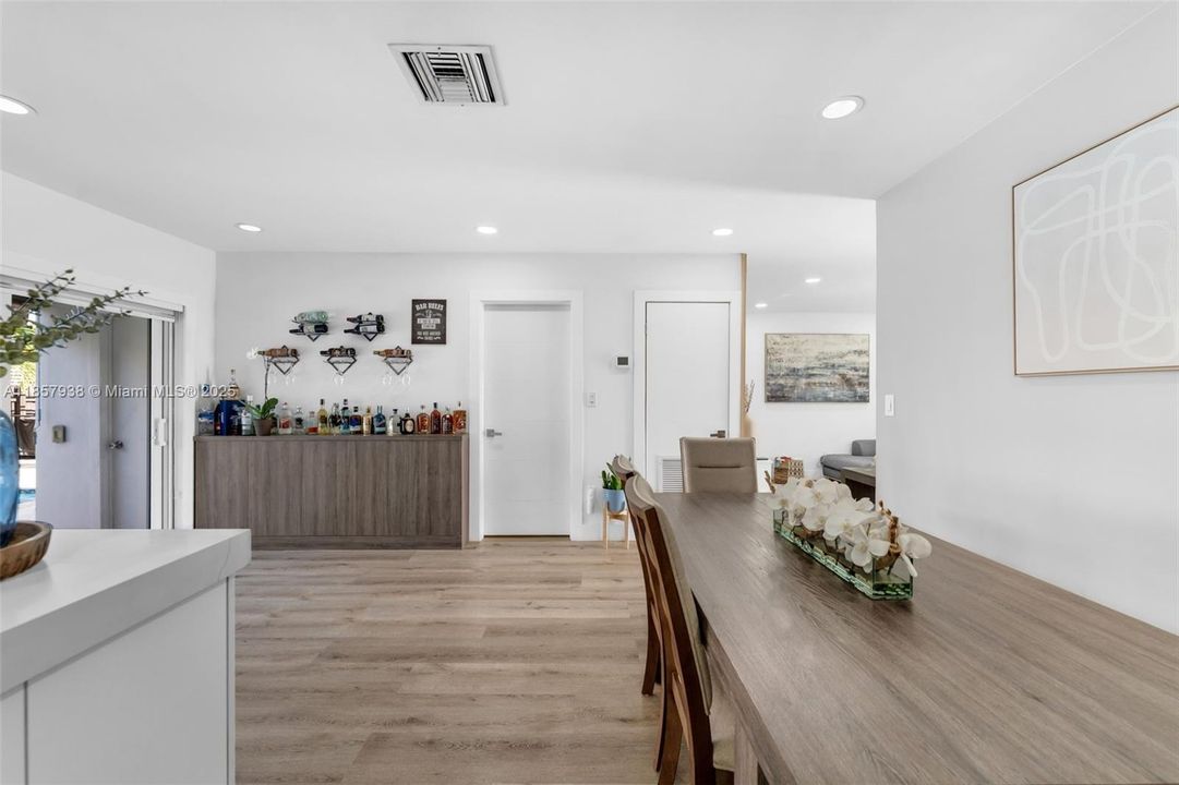 Recently Sold: $549,900 (2 beds, 2 baths, 1015 Square Feet)