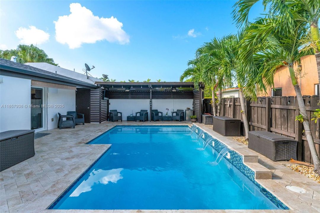 Recently Sold: $549,900 (2 beds, 2 baths, 1015 Square Feet)