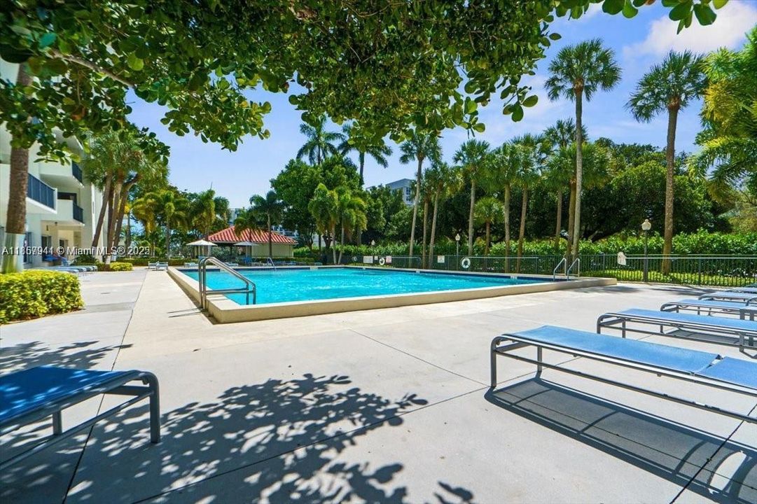 For Sale: $399,900 (2 beds, 2 baths, 1290 Square Feet)