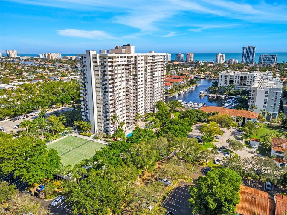 For Sale: $399,900 (2 beds, 2 baths, 1290 Square Feet)