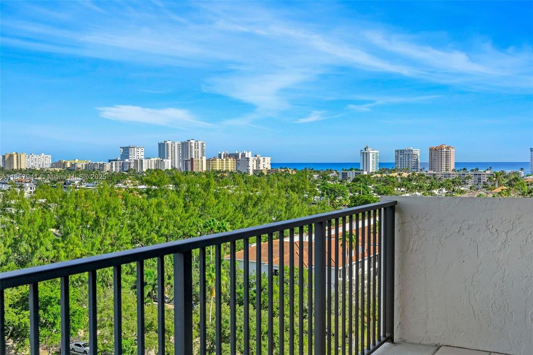 For Sale: $399,900 (2 beds, 2 baths, 1290 Square Feet)