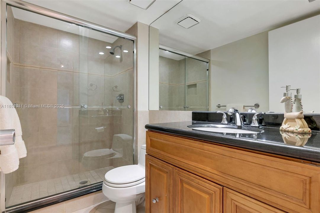 For Sale: $399,900 (2 beds, 2 baths, 1290 Square Feet)