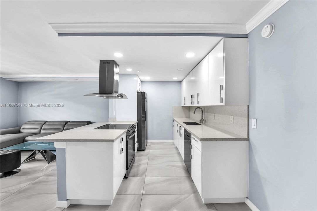 待售: $180,000 (1 贝兹, 1 浴室, 798 平方英尺)