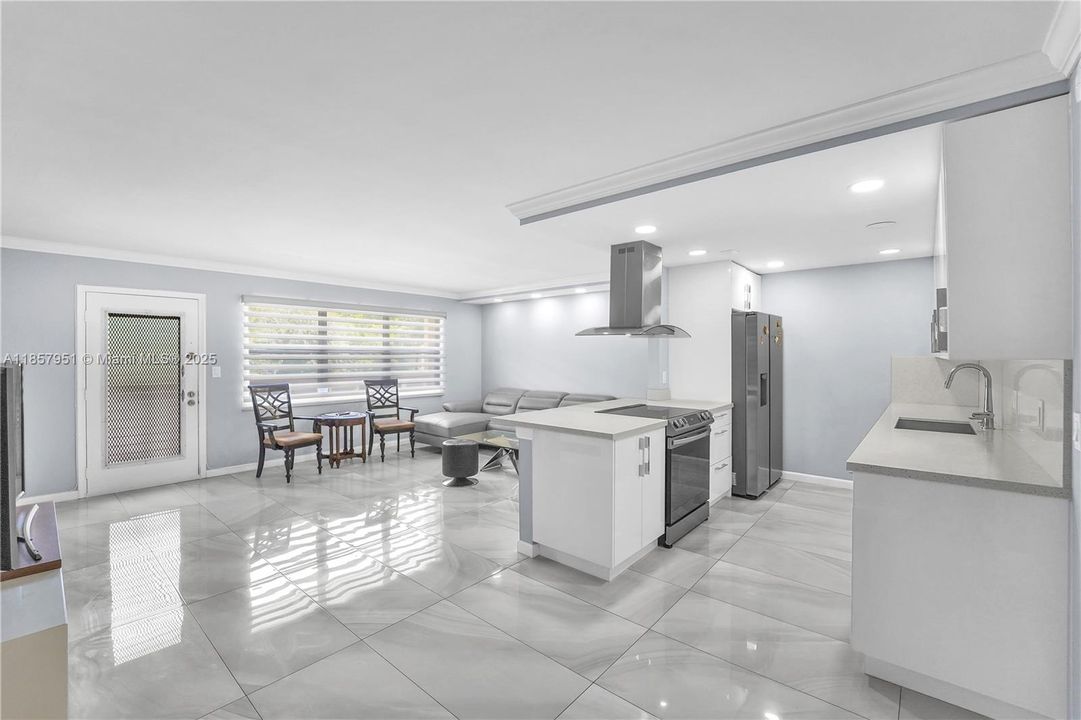 待售: $180,000 (1 贝兹, 1 浴室, 798 平方英尺)