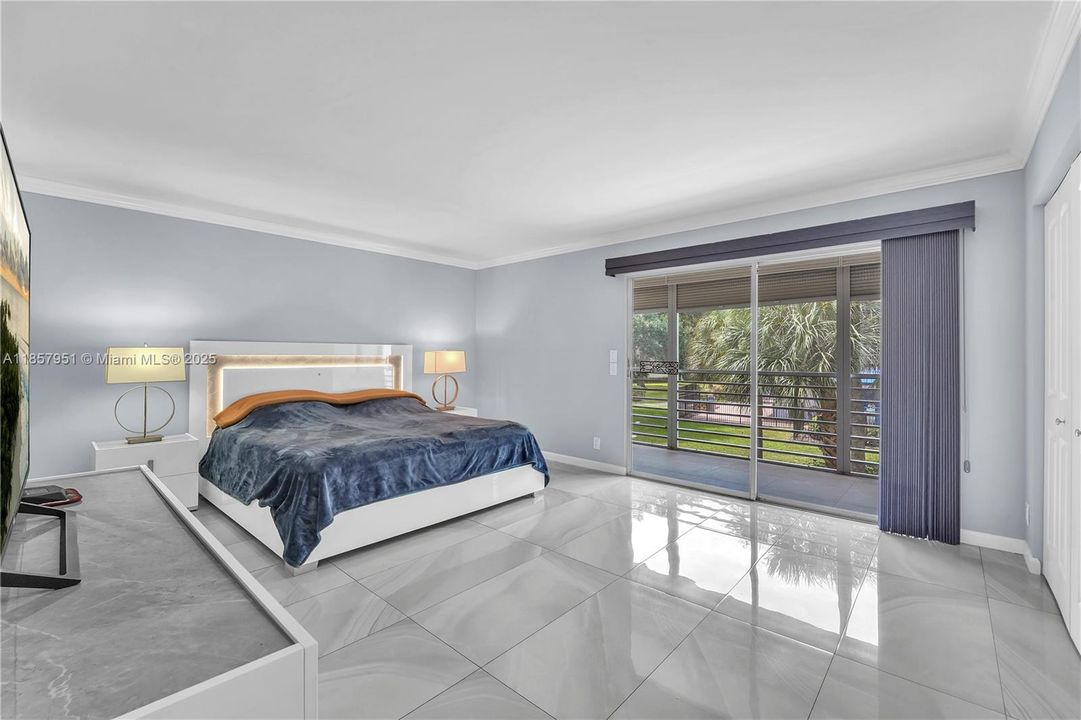 待售: $180,000 (1 贝兹, 1 浴室, 798 平方英尺)