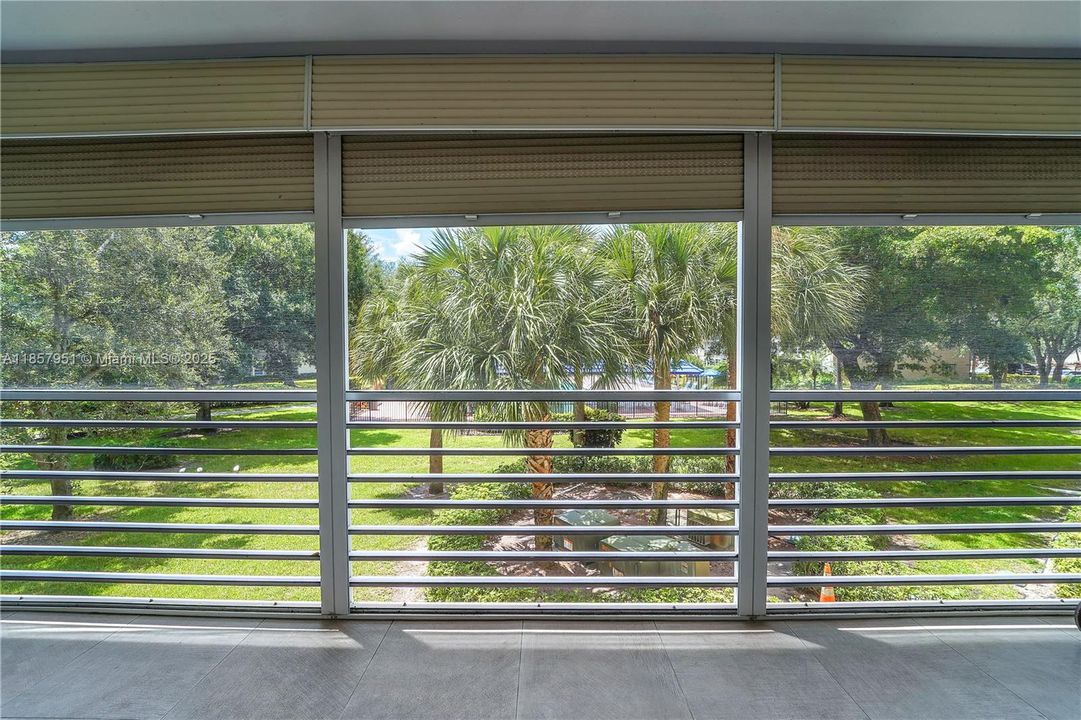 待售: $180,000 (1 贝兹, 1 浴室, 798 平方英尺)