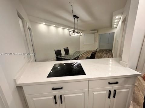 Active With Contract: $125,000 (1 beds, 1 baths, 660 Square Feet)