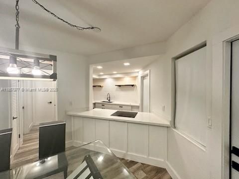 Active With Contract: $125,000 (1 beds, 1 baths, 660 Square Feet)
