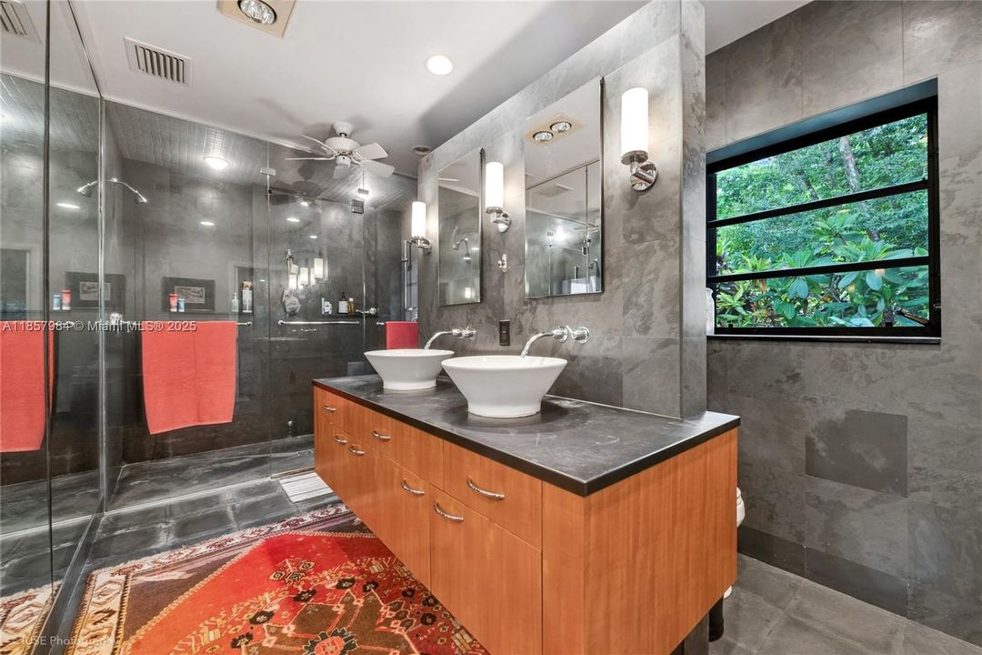 En Venta: $2,385,000 (3 camas, 2 baños, 5103 Pies cuadrados)