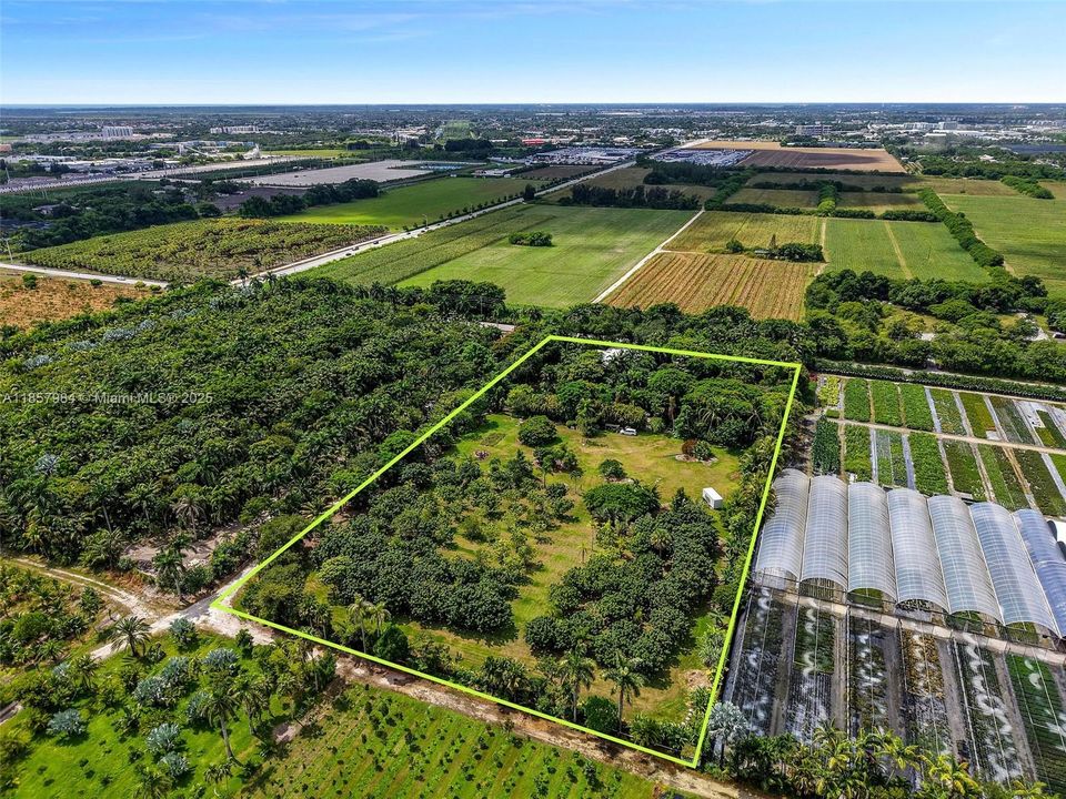 En Venta: $2,385,000 (3 camas, 2 baños, 5103 Pies cuadrados)