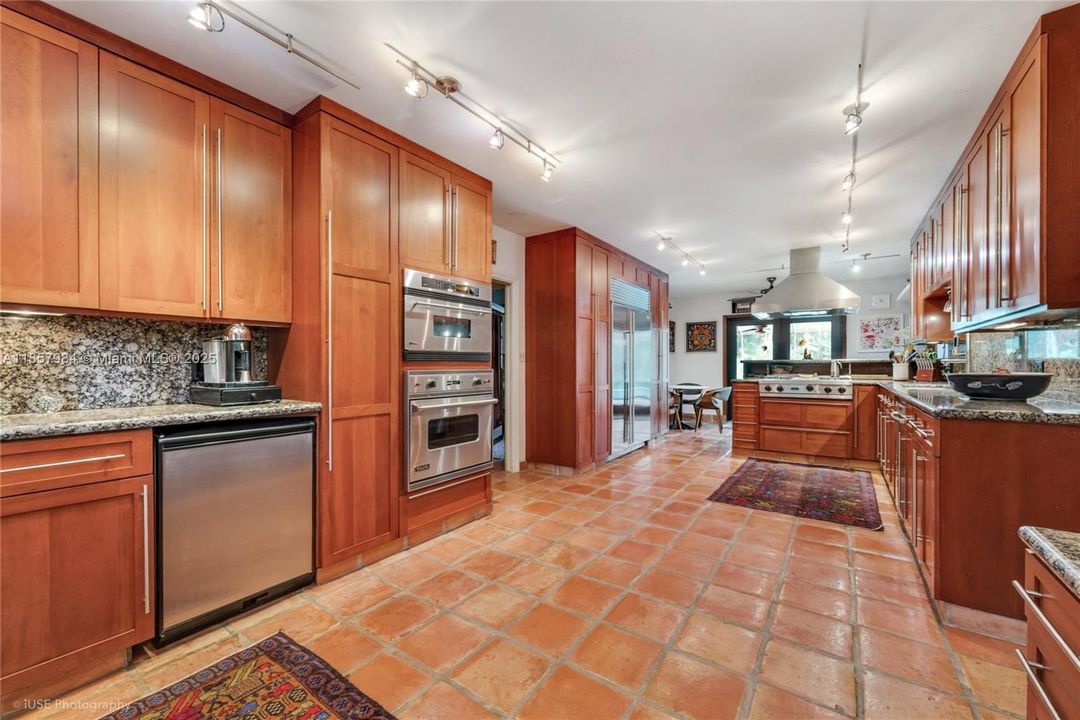 En Venta: $2,385,000 (3 camas, 2 baños, 5103 Pies cuadrados)