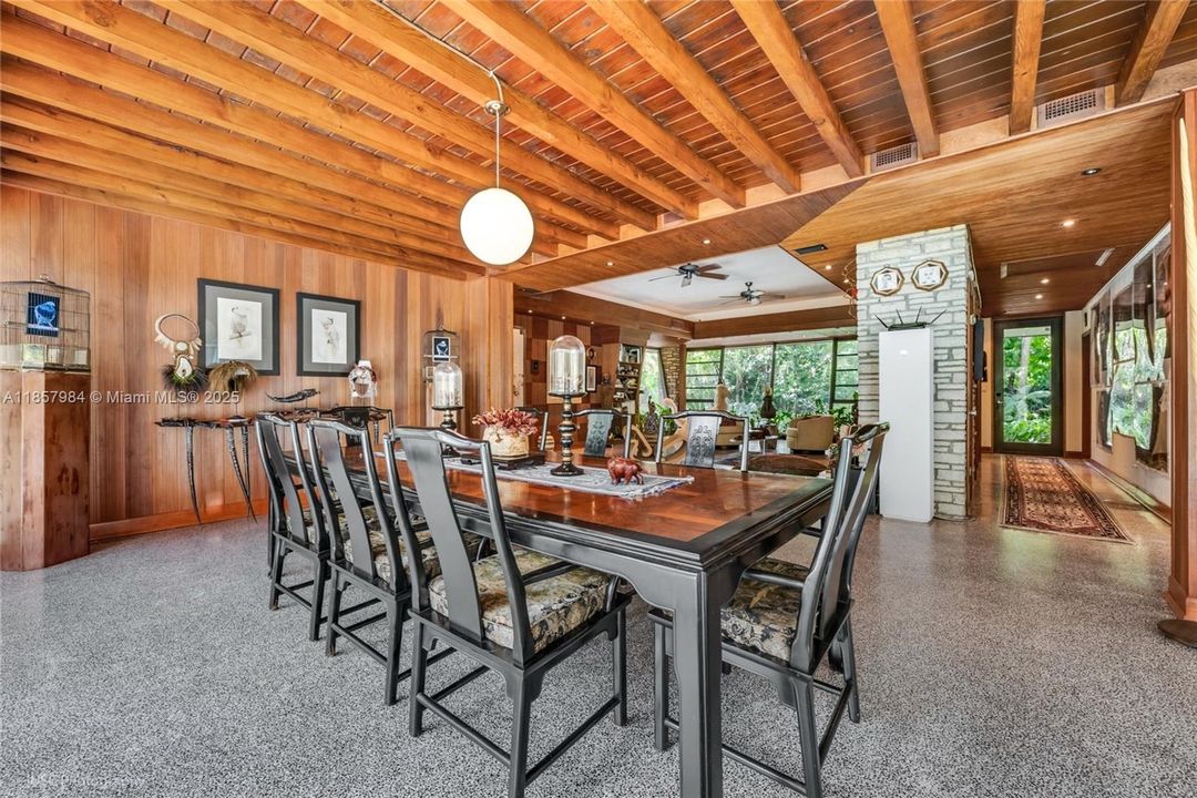 En Venta: $2,385,000 (3 camas, 2 baños, 5103 Pies cuadrados)