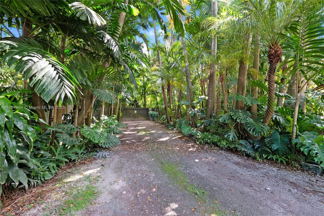 En Venta: $2,385,000 (3 camas, 2 baños, 5103 Pies cuadrados)