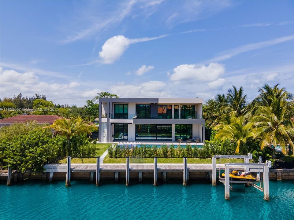 For Sale: $9,690,000 (6 beds, 6 baths, 6997 Square Feet)