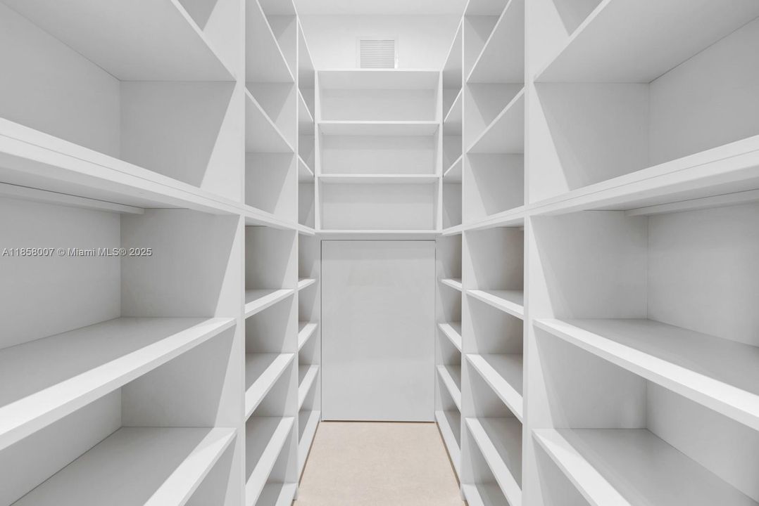 For Sale: $9,690,000 (6 beds, 6 baths, 6997 Square Feet)