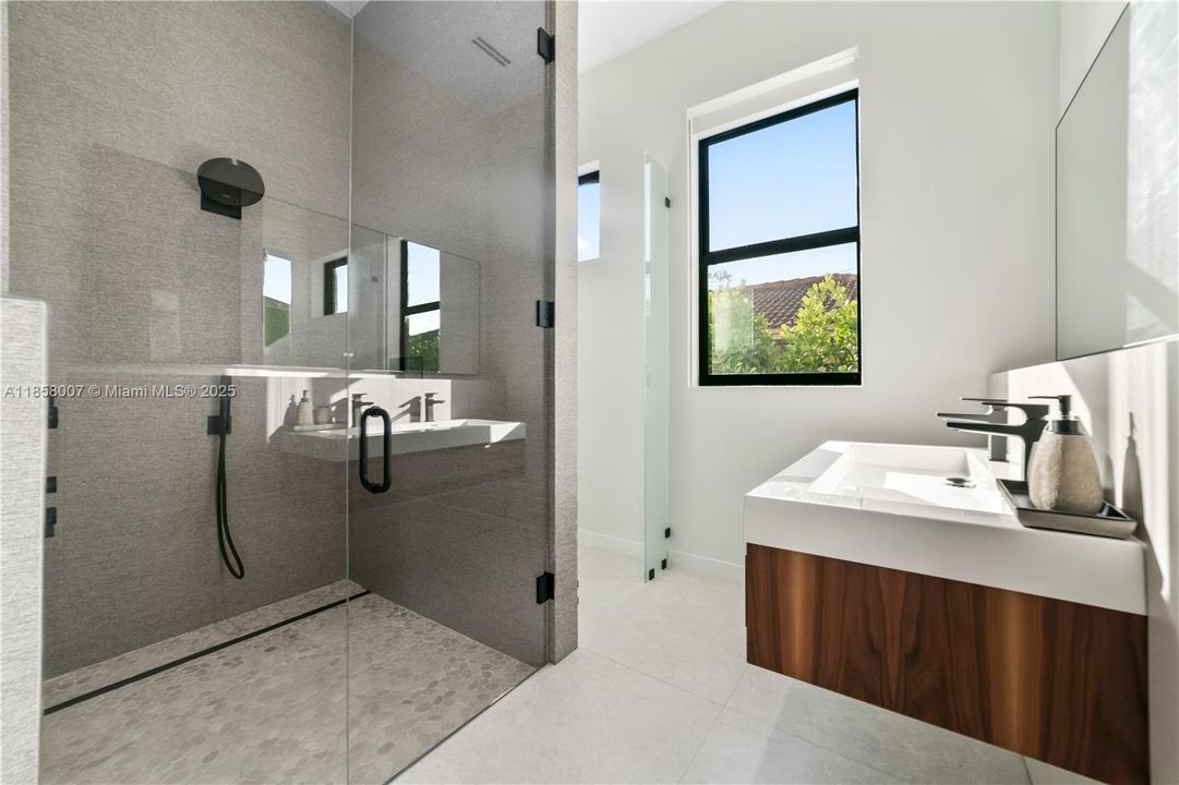 For Sale: $9,690,000 (6 beds, 6 baths, 6997 Square Feet)