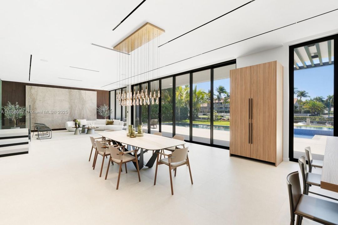 For Sale: $9,690,000 (6 beds, 6 baths, 6997 Square Feet)