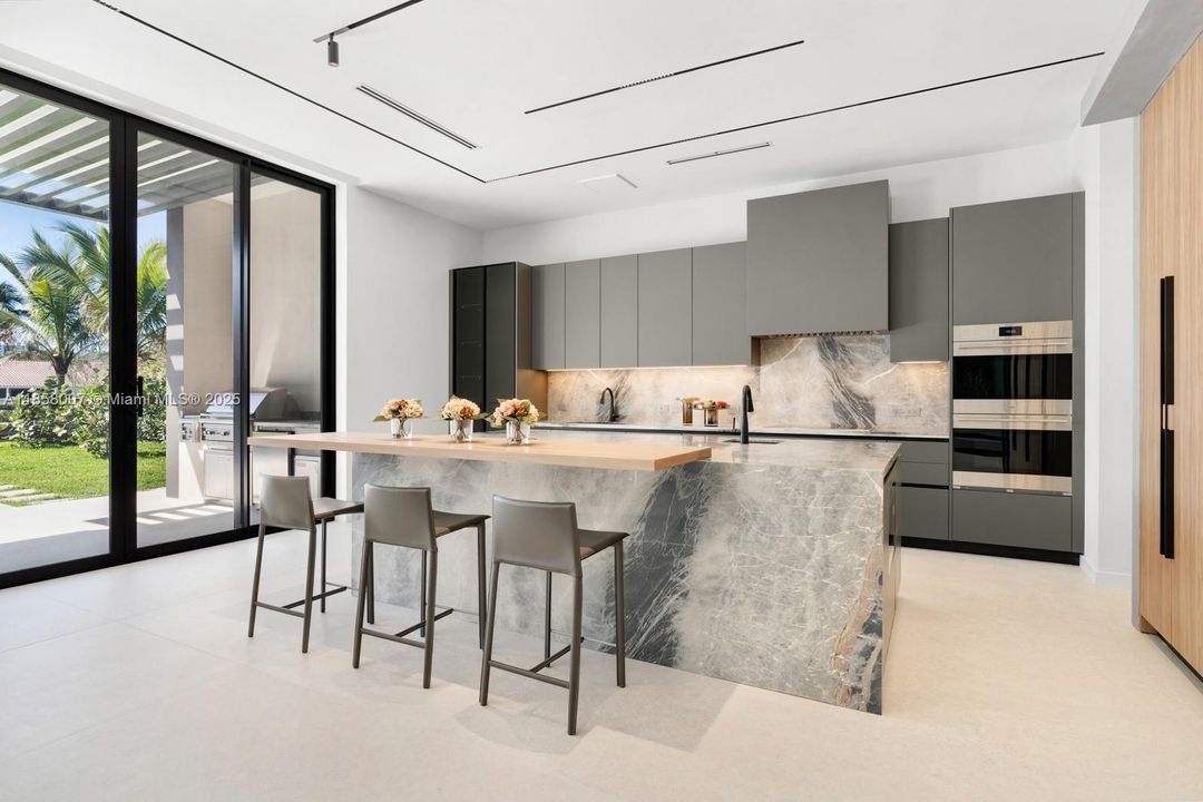 For Sale: $9,690,000 (6 beds, 6 baths, 6997 Square Feet)