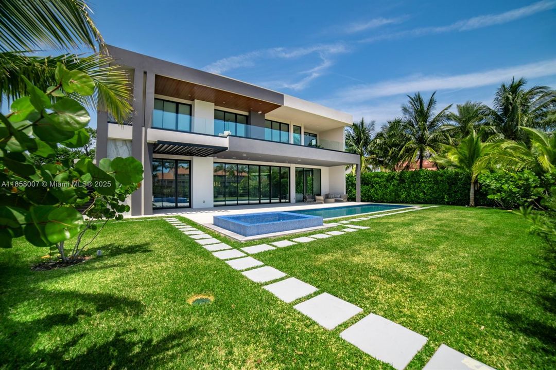 For Sale: $9,690,000 (6 beds, 6 baths, 6997 Square Feet)